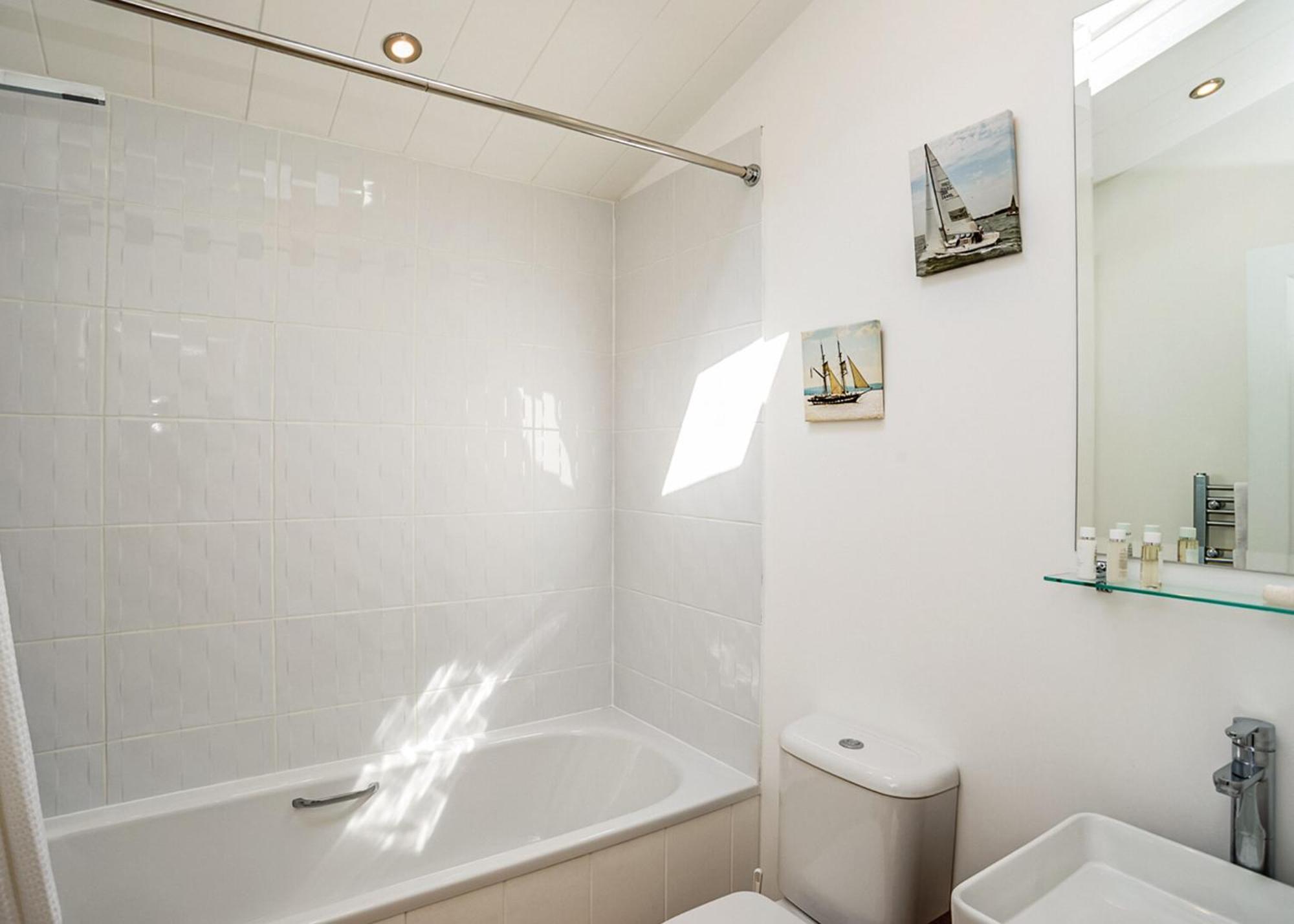 Woodside Coastal Retreat Hotel Fishbourne  Værelse billede